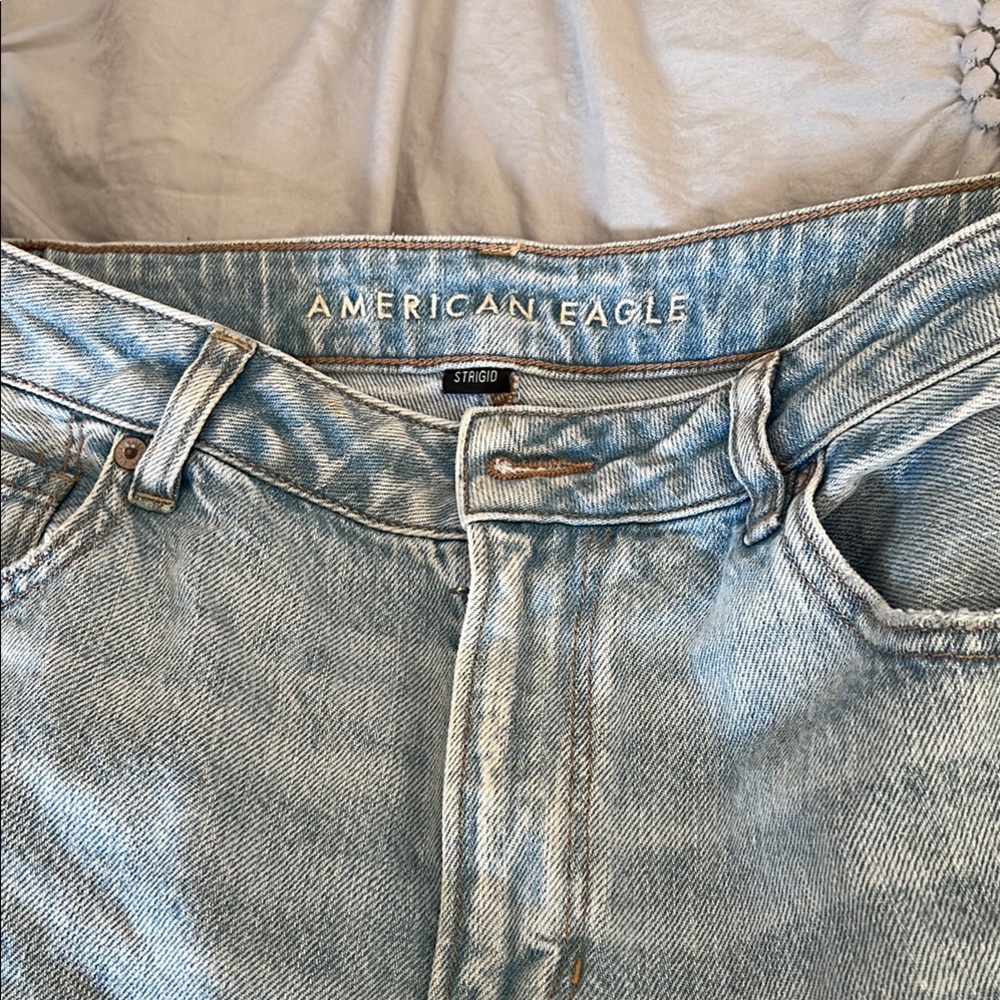American Eagle Strigid Light Wash Jeans